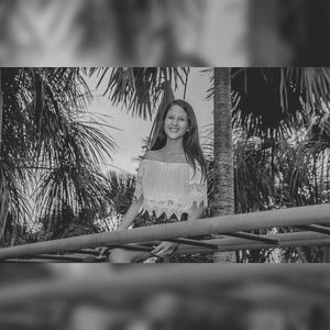 Meet your Posher, Claudia